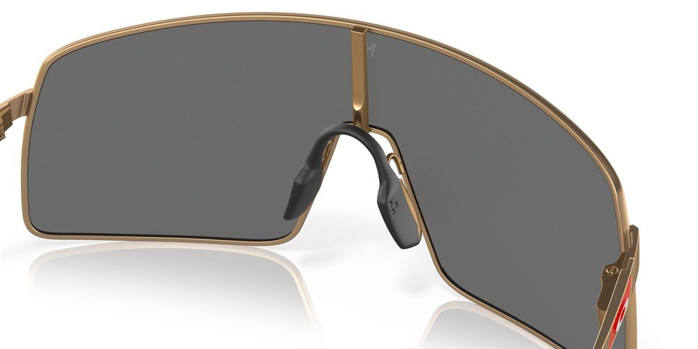 Oakley Sutro TI Patrick Mahomes II Collection, Matt gold / Prizm black