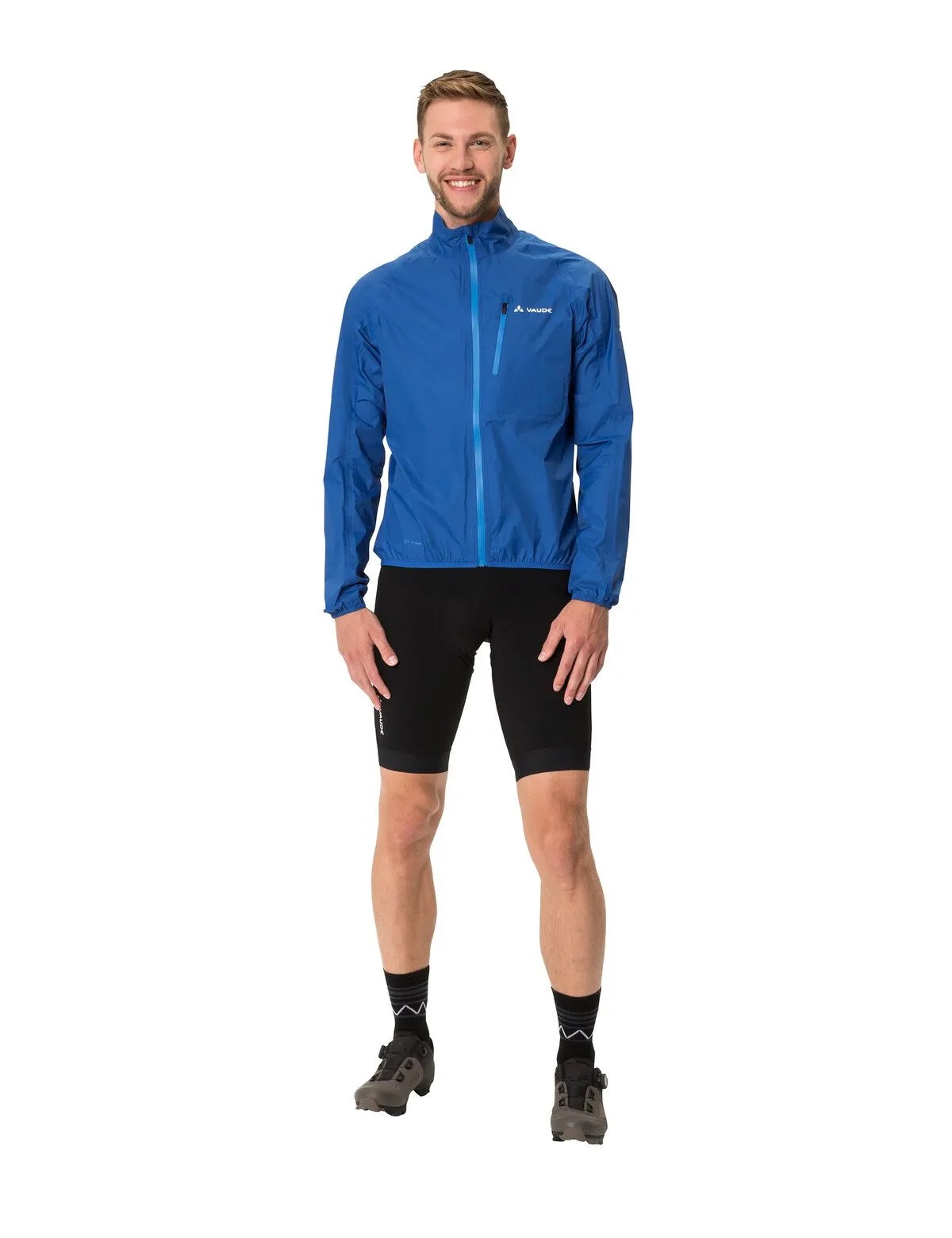 VAUDE Men's Drop Jacket III Herren-Radregenjacke in signal blue, Vorderansicht angezogen