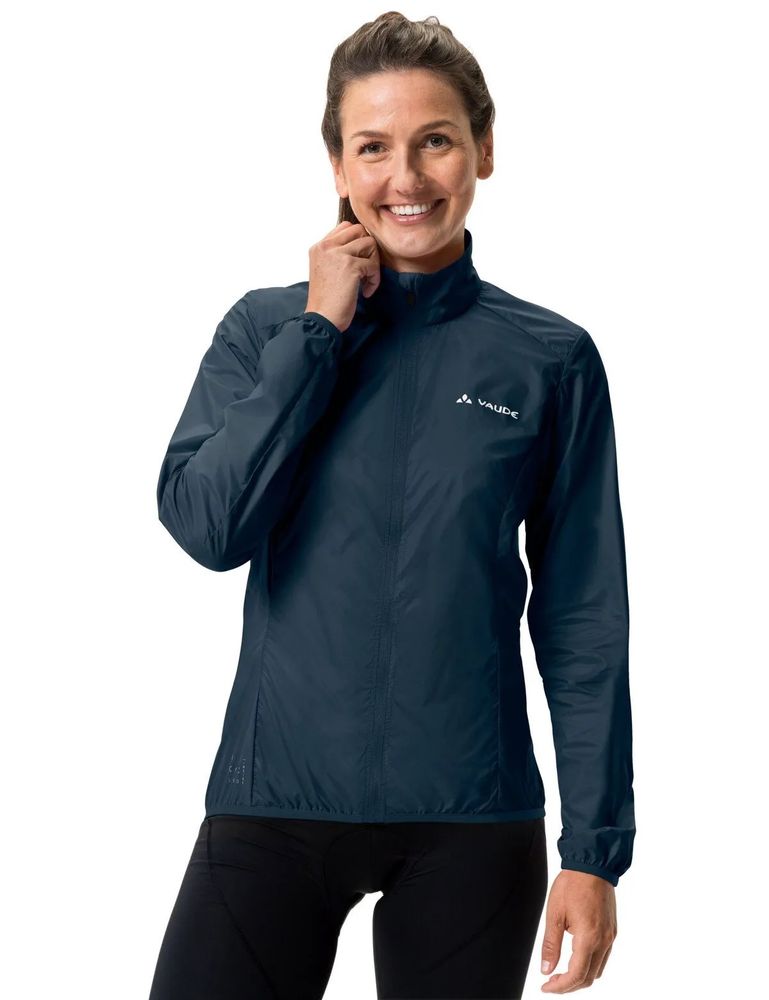 Vaude Women's Matera Air Jacket Windjacke in dark sea, angezogen vorne