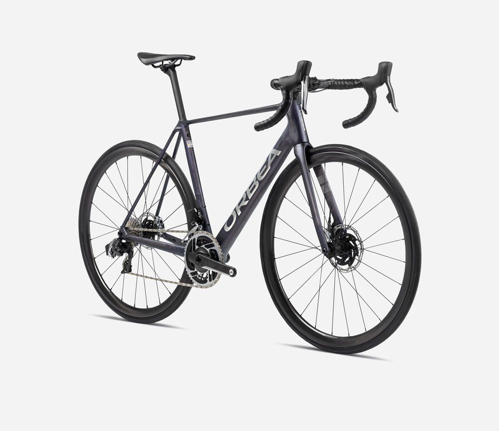 Orbea Orca M31eLTD PWR 2024, Tanzanite (Matt) - Carbon Raw (Matt), Seitenansicht vorne