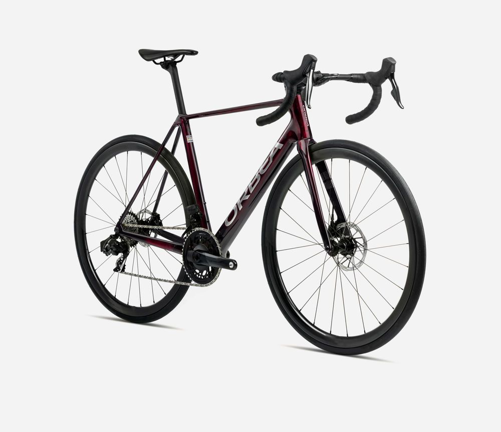 Orbea Orca M21eTeam PWR 2025, Wine Red - Titanium (Gloss), Seitenansicht vorne