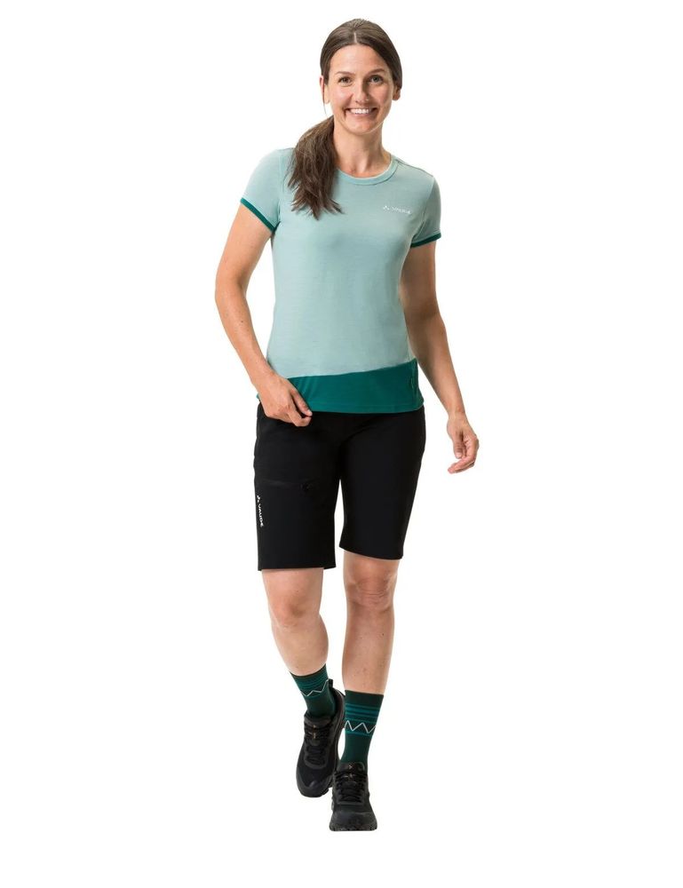 Vaude Women's Sveit Shirt in wave, angezogen Ganzkörper vorne