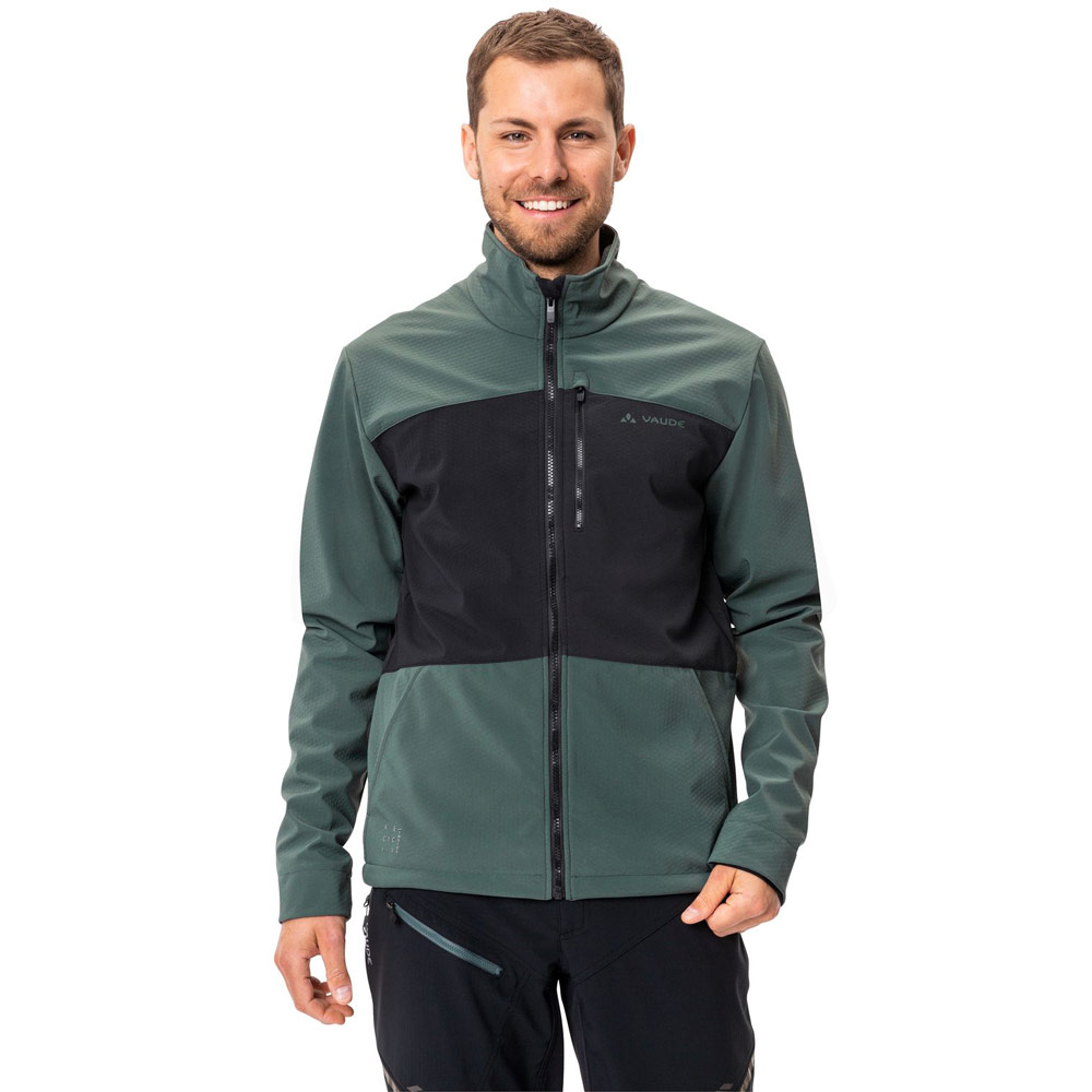 Vaude Men's Qimsa Softshell Jacket II Softshelljacke für Radsport in dusty forest angezogen