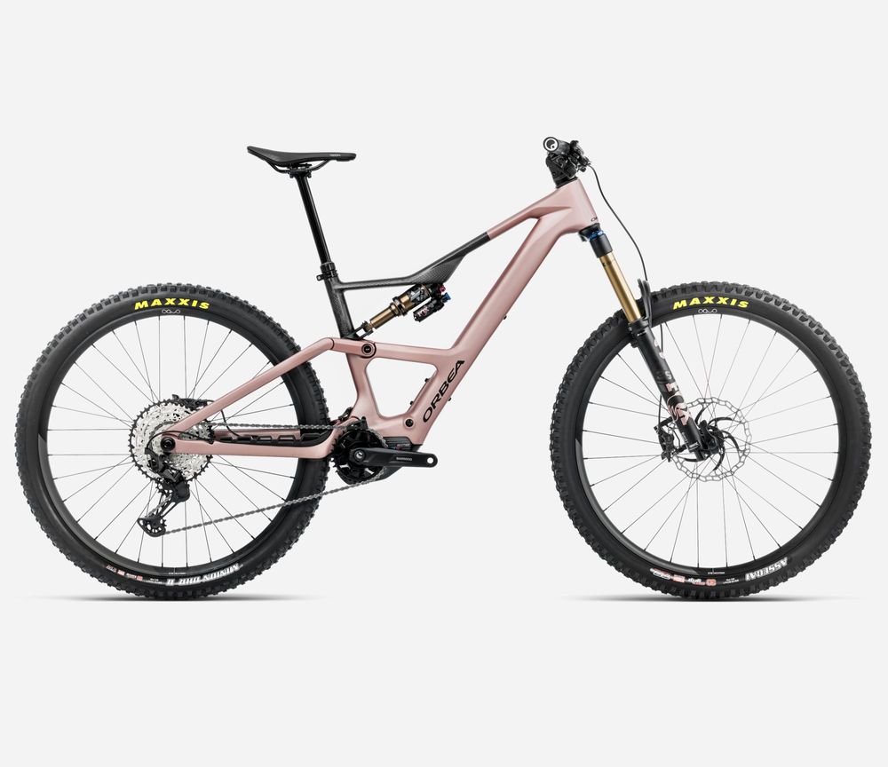 Orbea Rise LT M10 630W 2025, Desert Rose - Carbon Raw (Matt), Seitenansicht