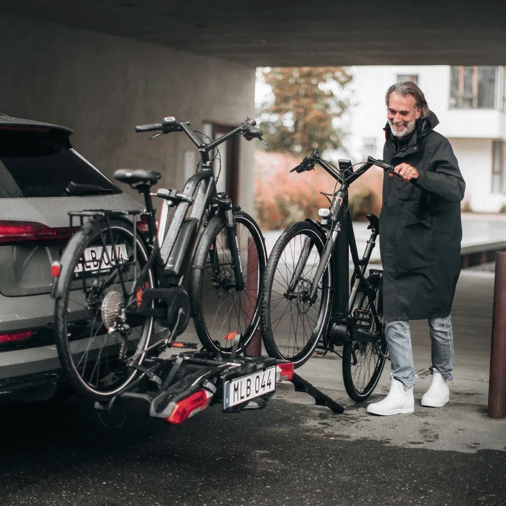 Thule Epos Foldable Loading Ramp, in Action