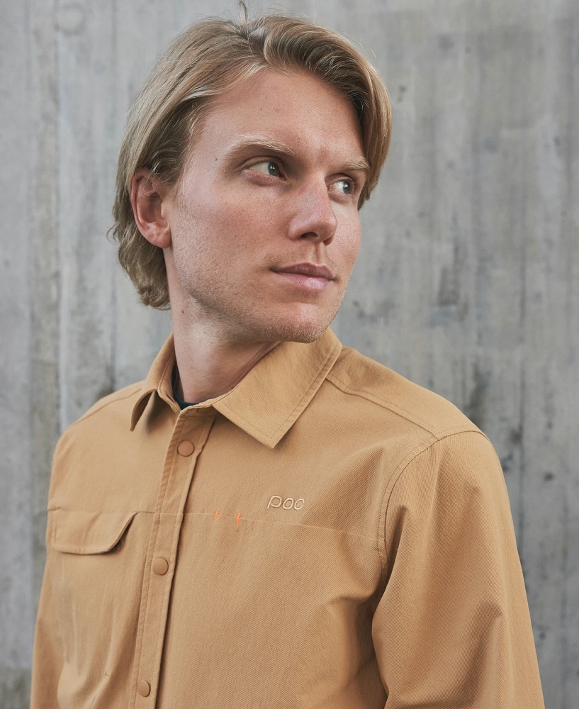 POC Rouse Shirt / Aragonite Brown / Detailansicht Vorne - Getragen