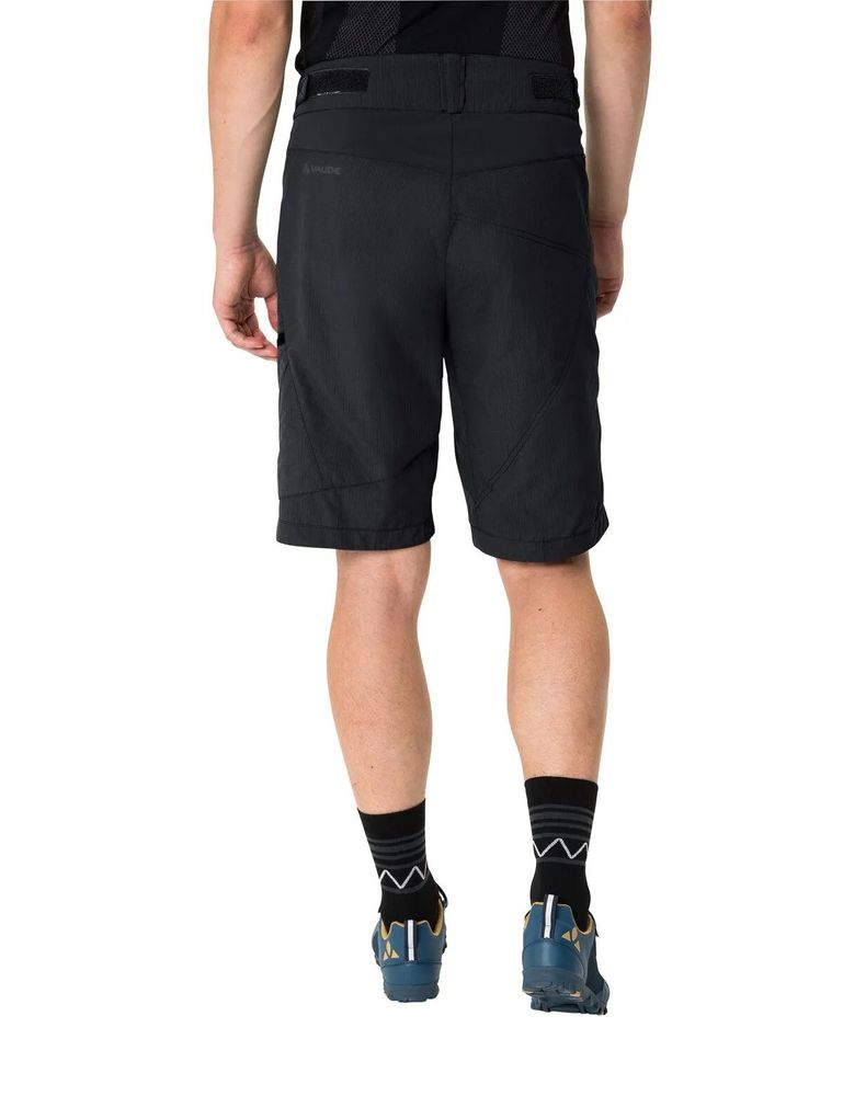 Vaude Men's Tamaro Shorts II Radshorts in black, Rückansicht angezogen