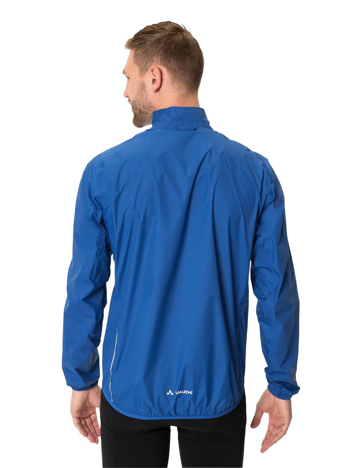 VAUDE Men's Drop Jacket III Herren-Radregenjacke in signal blue, Rückanansicht angezogen