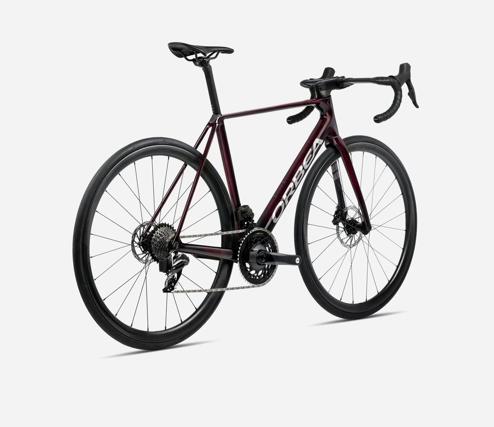 Orbea Orca M20iTeam 2025, Wine Red - Titanium (Gloss), Seitenansicht hinten