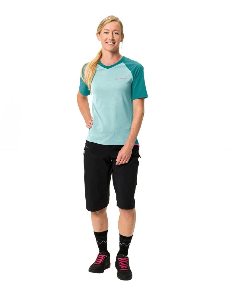 Vaude Women's Moab Pro Shirt in glacier, Vorderansicht angezogen Ganzkörper