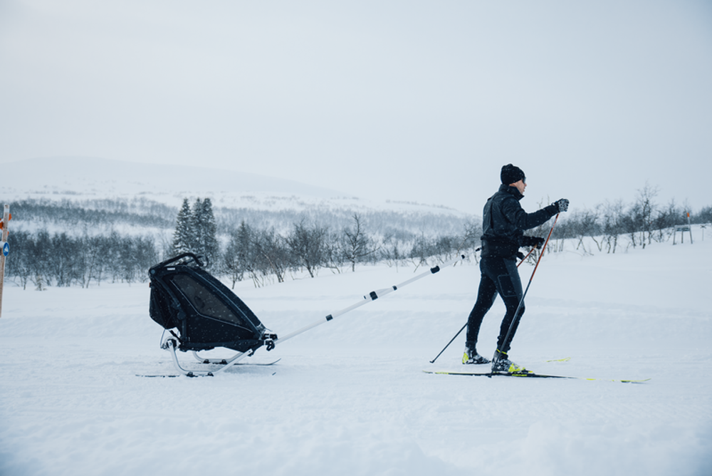 Thule Chariot 2 cross-country skiing kit, in Action