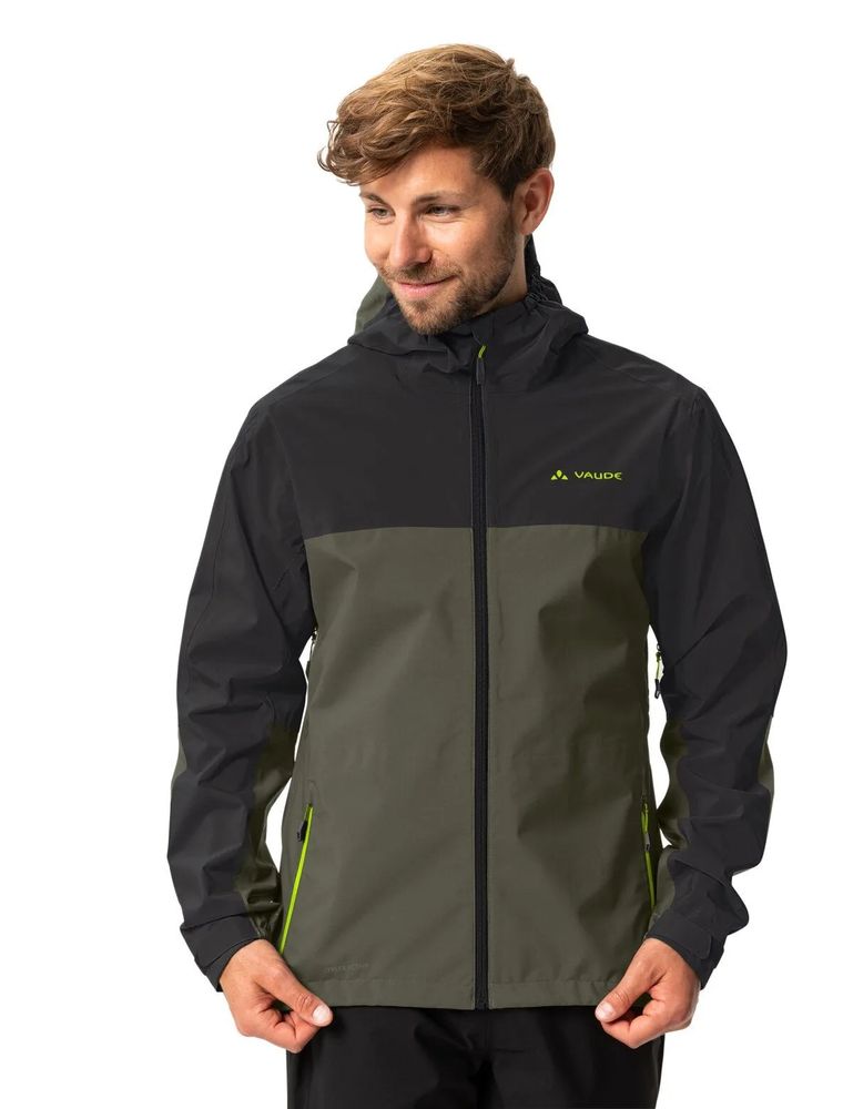 VAUDE Men's Moab Rain Jacket Herren-Radregenjacke in khaki, Vorderansicht angezogen