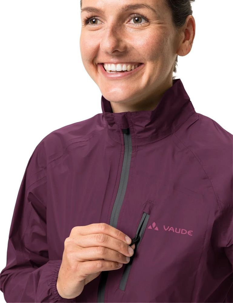 VAUDE Women's  Drop Jacket III Damen Rad-Regenjacke, cassis, Detail vorne