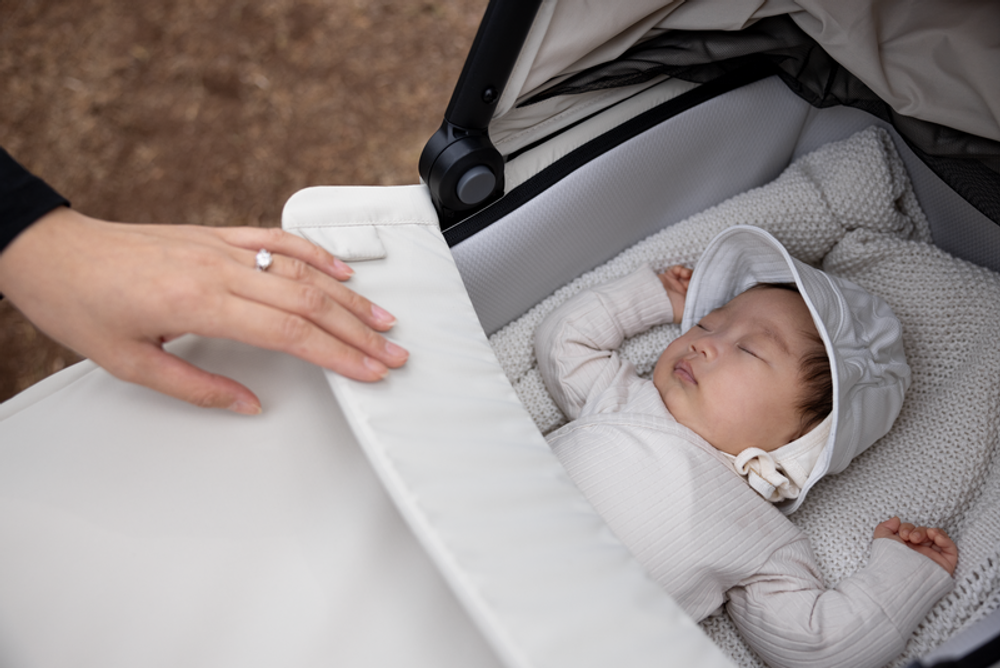 Thule Bassinet, in Action