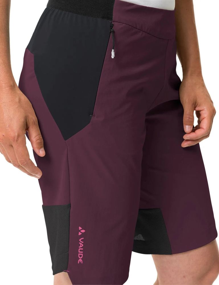 Vaude Women's Kuro Shorts in cassis, Seitenansicht angezogen