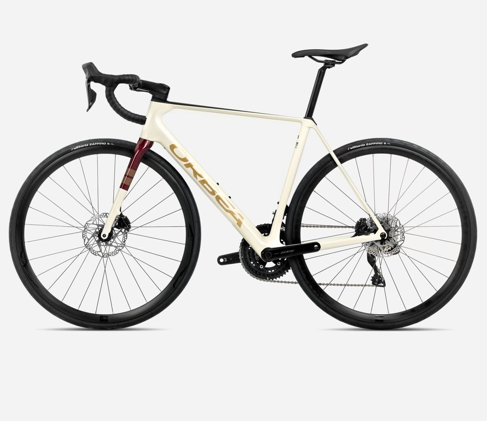 Orbea Orca M30i 2025, 	 Ivory White-Burgundy (Gloss)-Vulcano (Matt), Seitenansicht links