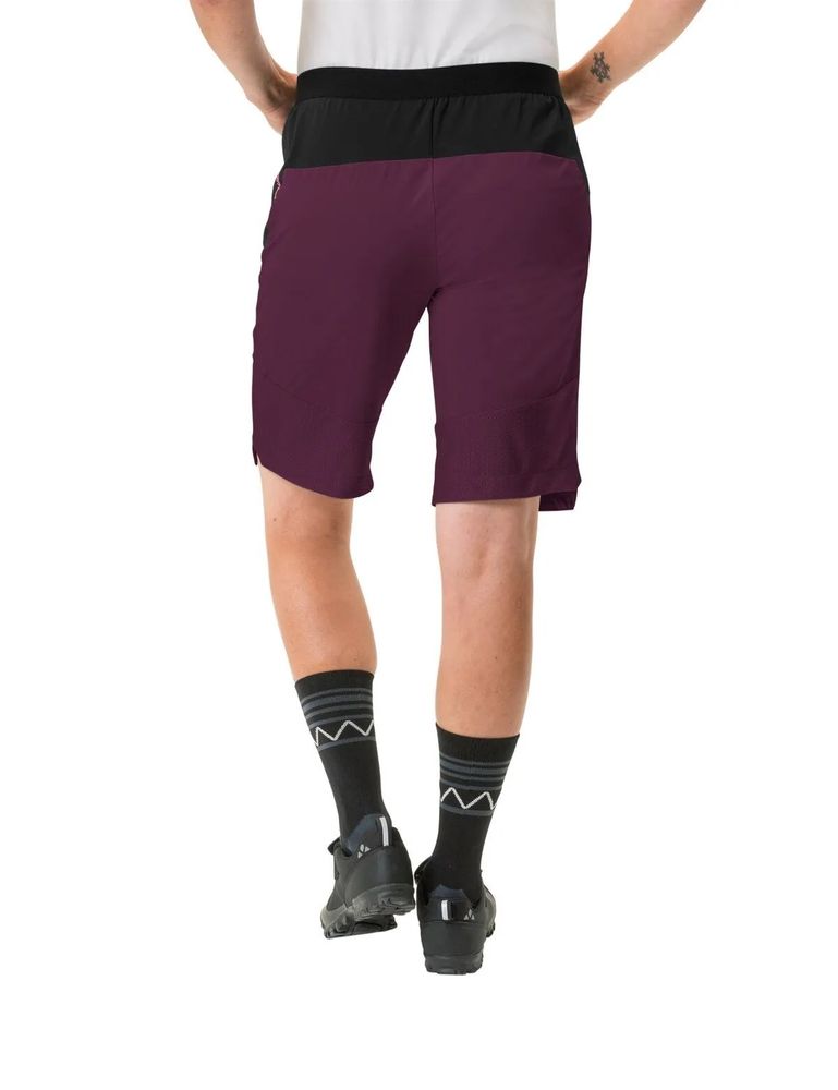 Vaude Women's Kuro Shorts in cassis, Rückansicht angezogen