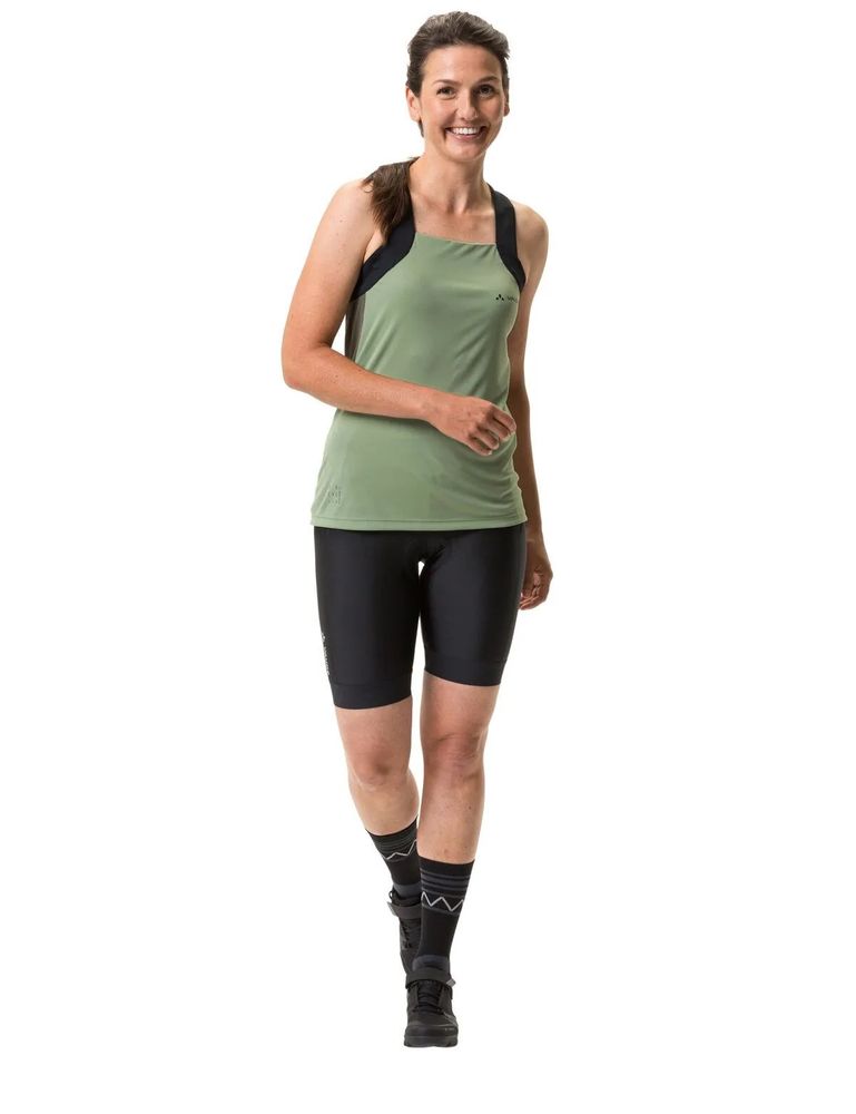 Vaude Women's Matera Top in willow green, Ganzkörper vorne angezogen