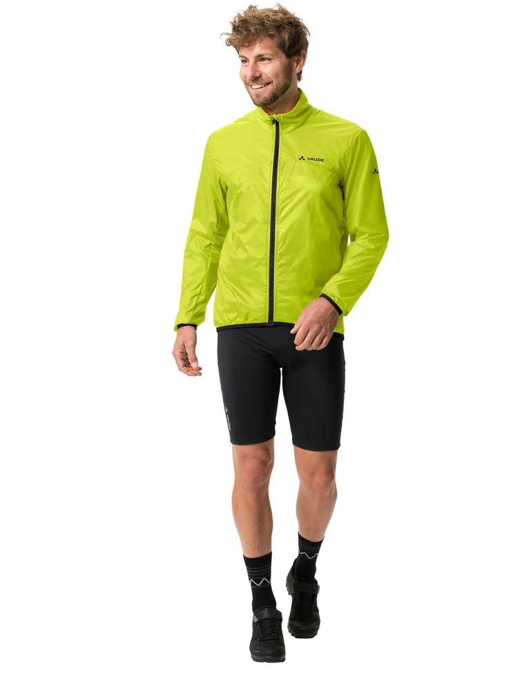 Vaude Men's Matera Air Jacket Windjacke in bright green, angezogen vorne