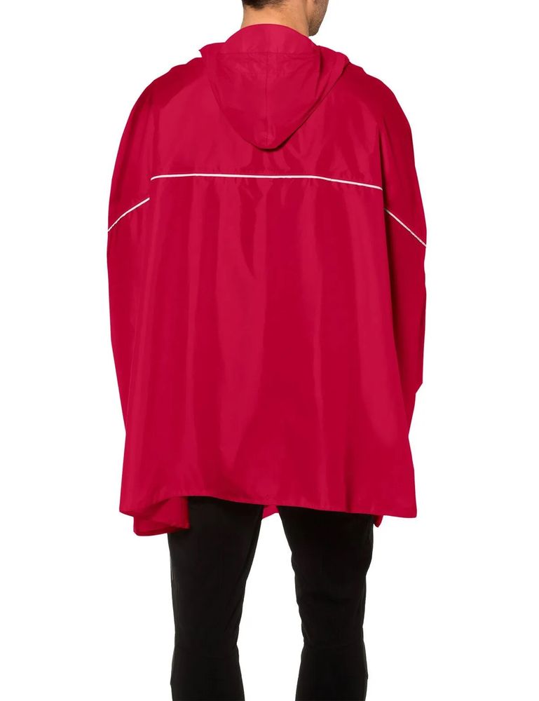 VAUDE Valdipino Poncho Radregenponcho, indian red, Rückansicht angezogen