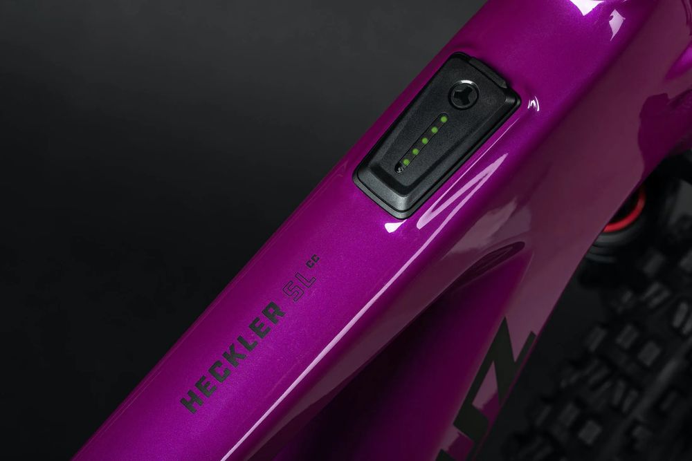 Santa Cruz Heckler SL 1 CC 2024, Gloss Magenta, Detail