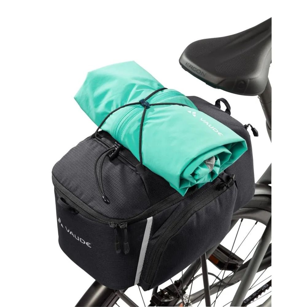 Vaude Cyclist Rack, black, montiert am Rad